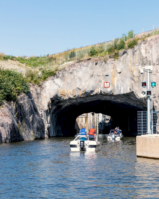 Kimolan kanavan tunneli kallion läpi